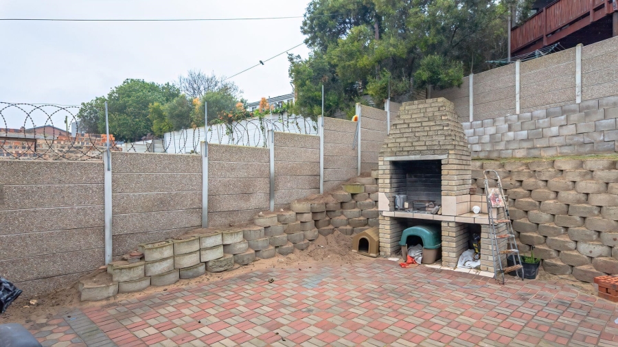 3 Bedroom Property for Sale in Fraaiuitsig Western Cape